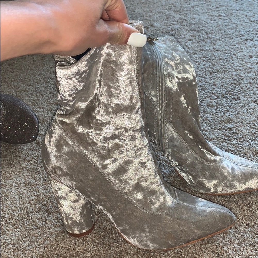 Velvet boot